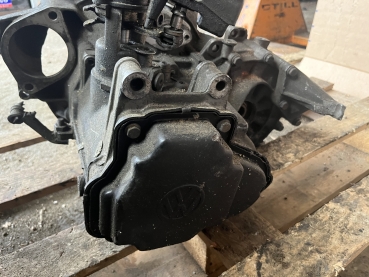 VW Passat 1,8 Benzin Getriebe CGX 07044140488